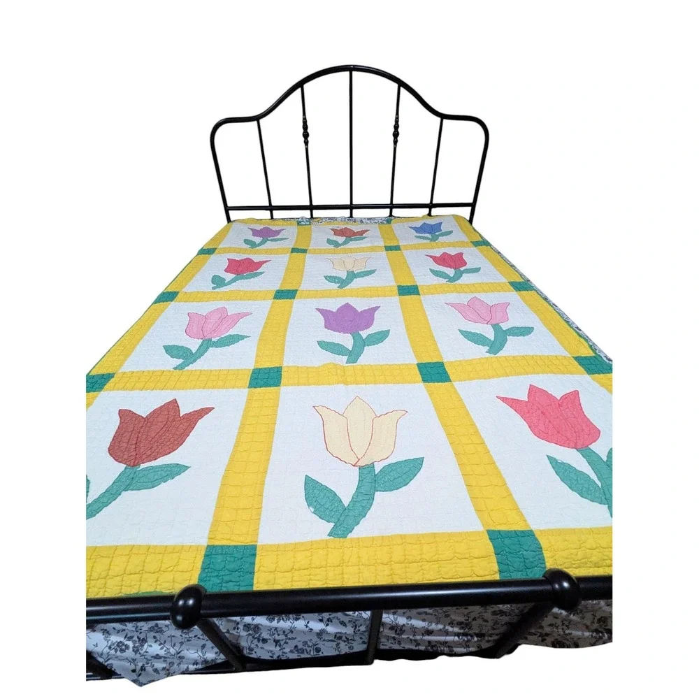 Vintage Tulip Applique Quilt Hand Quilted Cottage Farmhouse Bed Cover 82x60